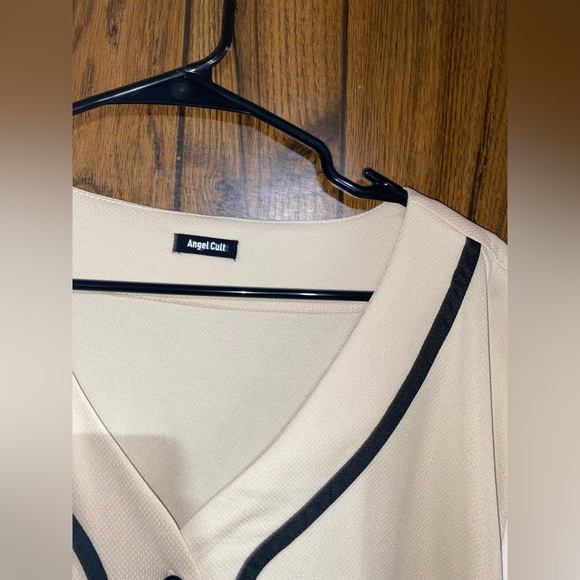 Short Sleeve - Picture 3 of 3